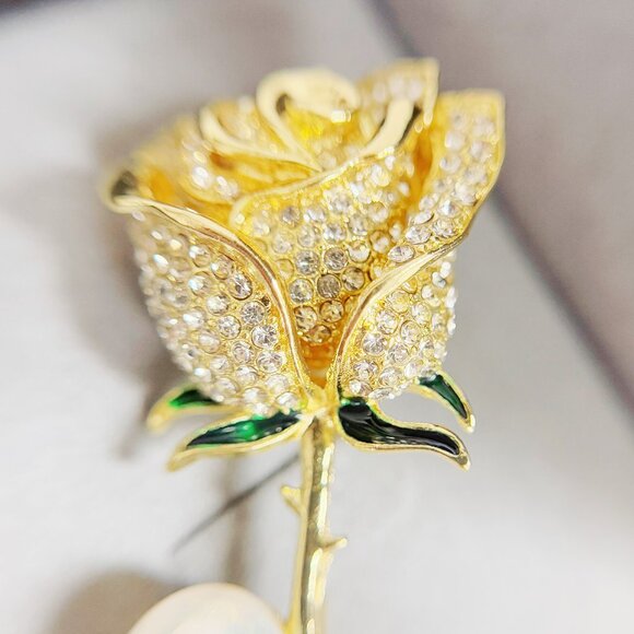 Share Golden rose brooch, Floral brooch, Formal dress brooch, white pearl brooch - Picture 3 of 9
